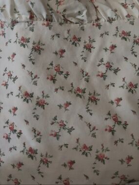 Polo Ralph Lauren 100% Cotton Full Floral Printed Flat Sheet with Ruffled Edge.
